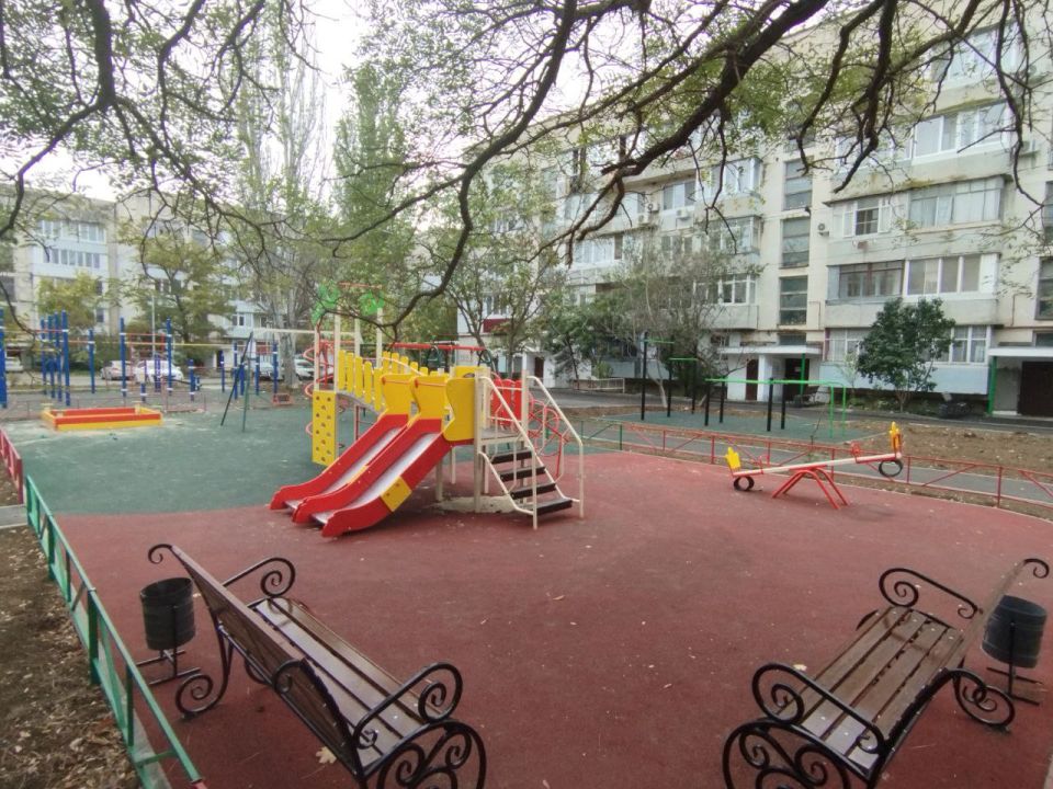 Владимир Ким: Продолжается работа по установке детских площадок на общественных и дворовых территориях Феодосийского округа Владимир Ким: Продолжается работа по установке детских площадок на общественных и дворовых территориях Феодосийского округа
