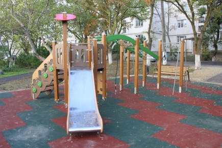 Владимир Ким: Продолжается работа по установке детских площадок на общественных и дворовых территориях Феодосийского округа