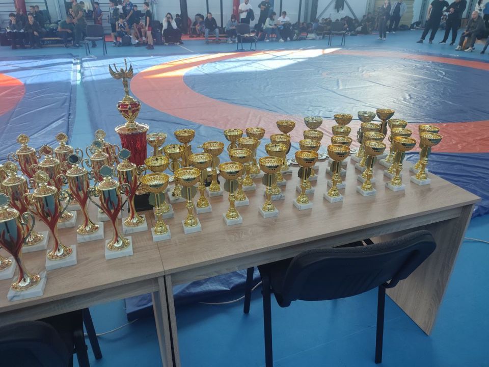 Денис Олейник: Сегодня в поселке Раздольное на базе физкультурно-оздоровительного комплекса проходит Х юбилейный Муниципальный турнир по греко-римской борьбе в честь Мастера спорта Советского Союза Патыка Валерия Семёновича... Денис Олейник: Сегодня в поселке Раздольное на базе физкультурно-оздоровительного комплекса проходит Х юбилейный Муниципальный турнир по греко-римской борьбе в честь Мастера спорта Советского Союза Патыка Валерия Семёновича...