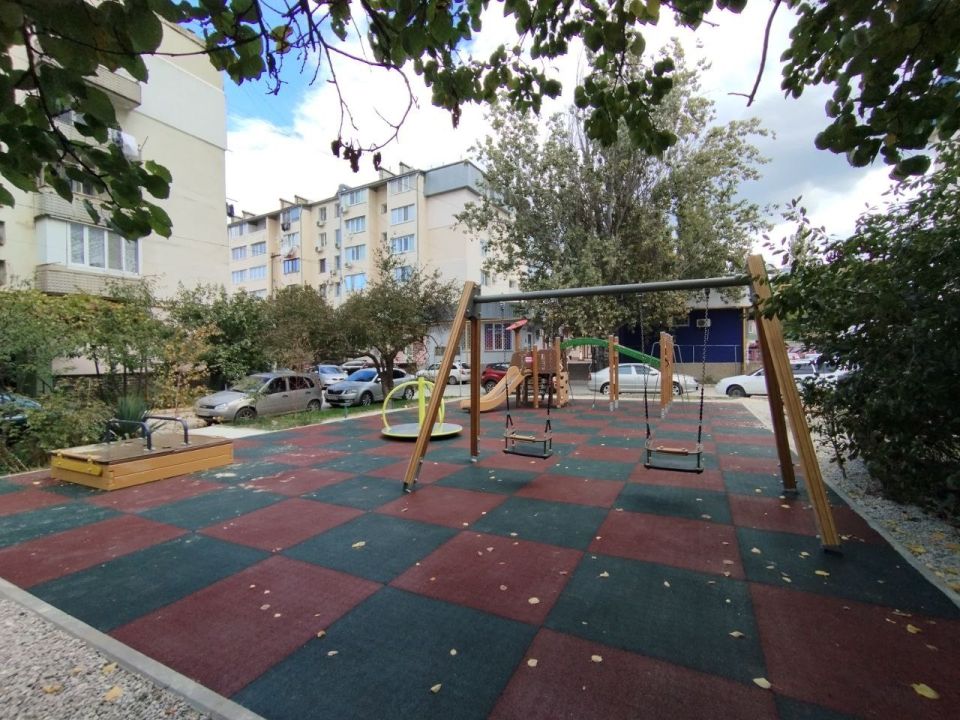 Владимир Ким: Продолжается работа по установке детских площадок на общественных и дворовых территориях Феодосийского округа Владимир Ким: Продолжается работа по установке детских площадок на общественных и дворовых территориях Феодосийского округа