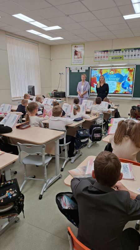 В преддверии осенних каникул севастопольские полицейские совместно с общественником провели профилактическую беседу со школьниками