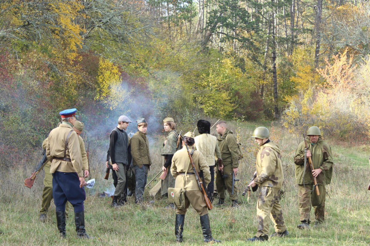 В урочище Нижний Кок-Асан состоялась 3-я традиционная встреча в честь Дня памяти и славы крымских партизан и подпольщиков В урочище Нижний Кок-Асан состоялась 3-я традиционная встреча в честь Дня памяти и славы крымских партизан и подпольщиков