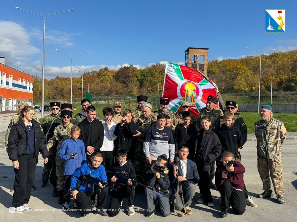 Юные севастопольцы познают профессию спасателя Юные севастопольцы познают профессию спасателя