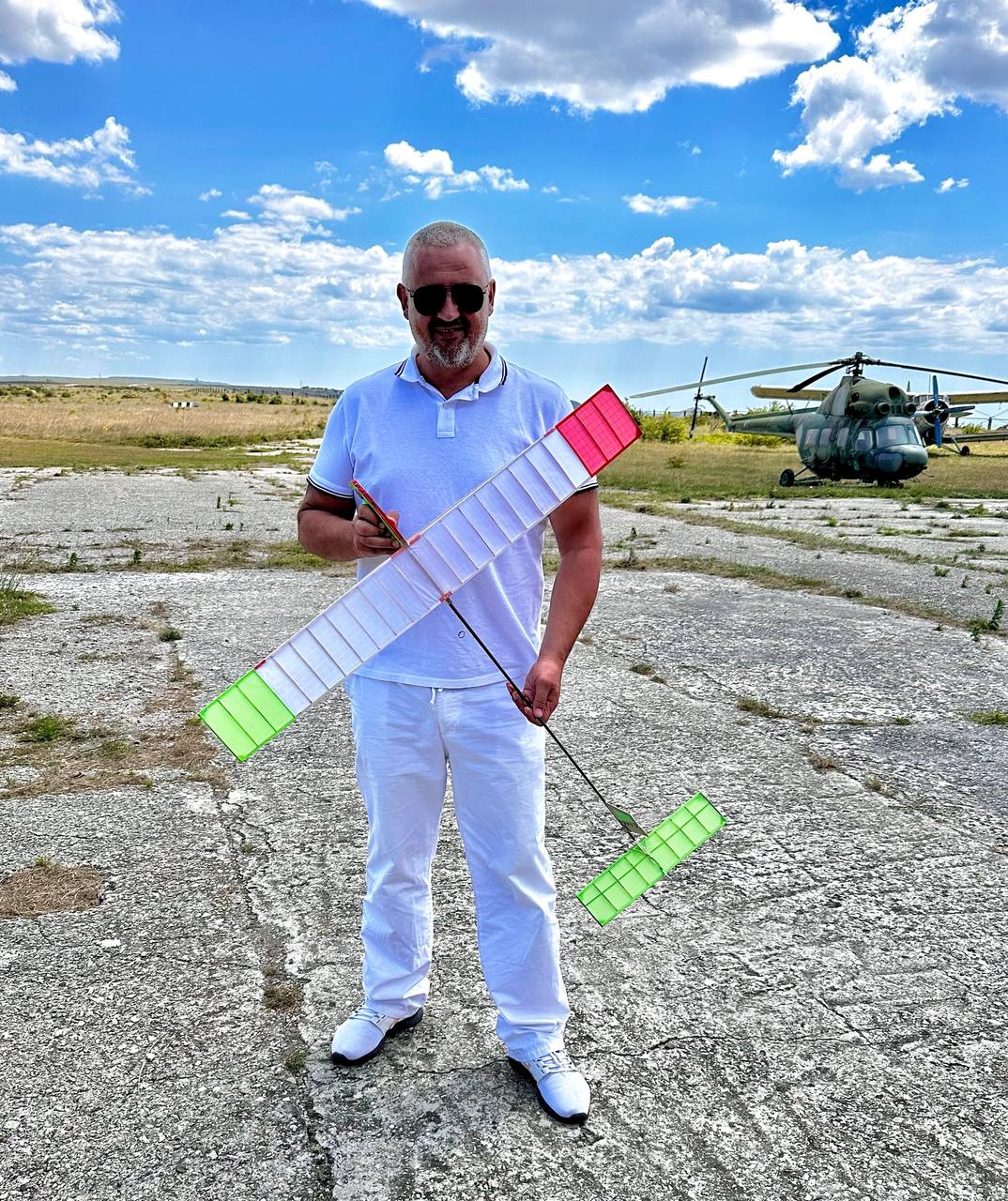 Сегодня празднует свой день рождения директор Директор ГБУ ДО РК "Спортивная школа Технических видов спорта" Леонид Игоревич Деденов