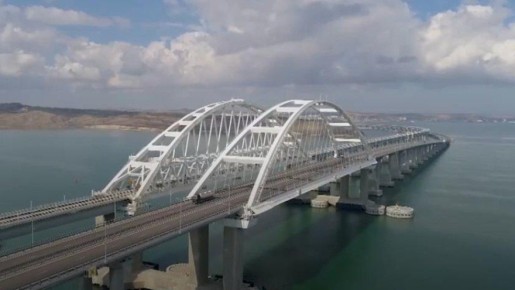 В очереди перед Крымским мостом со стороны Керчи стоят 280 машин