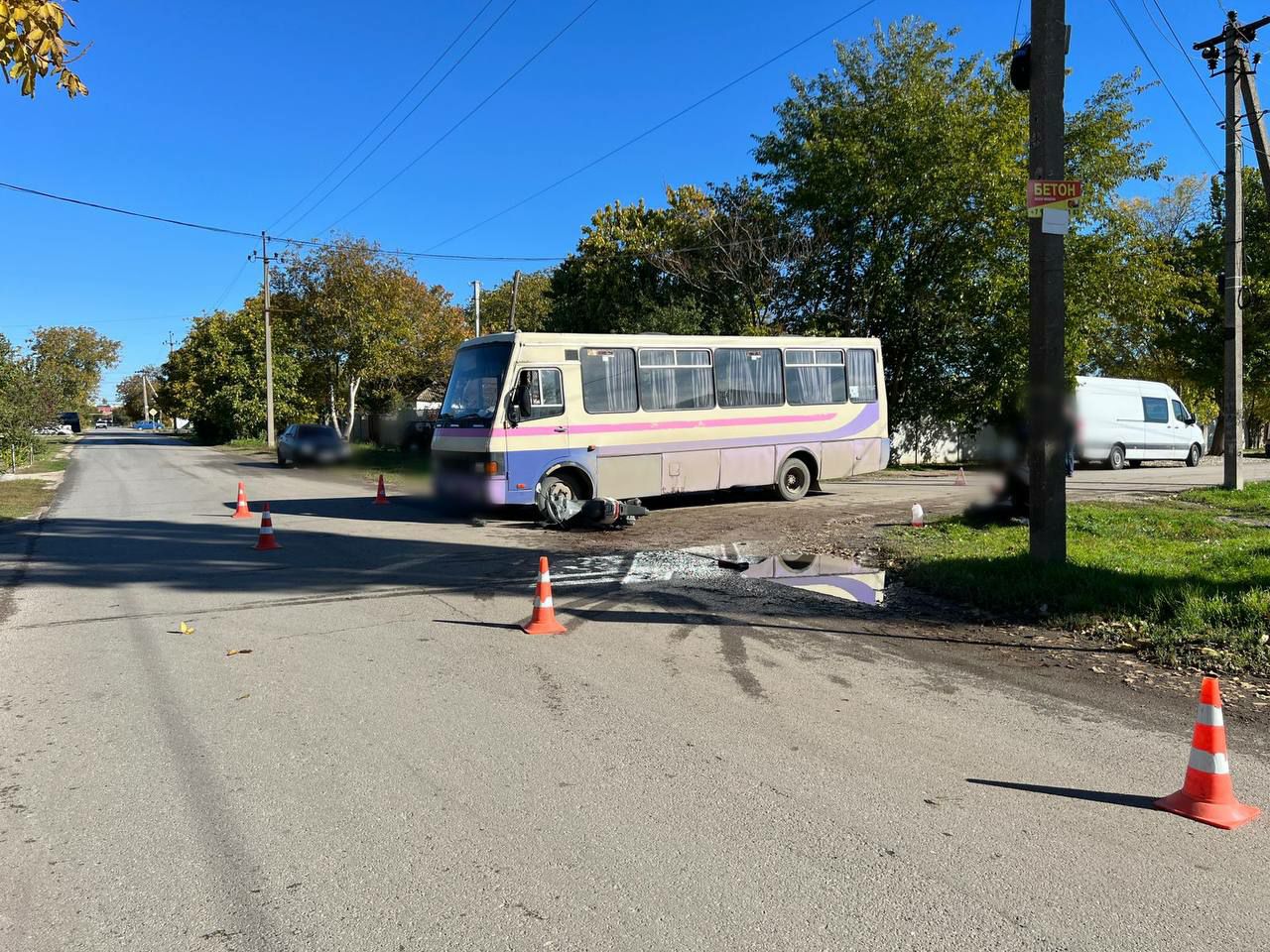 В Красногвардейском районе произошло ДТП с участием автобуса и мопеда: есть пострадавший