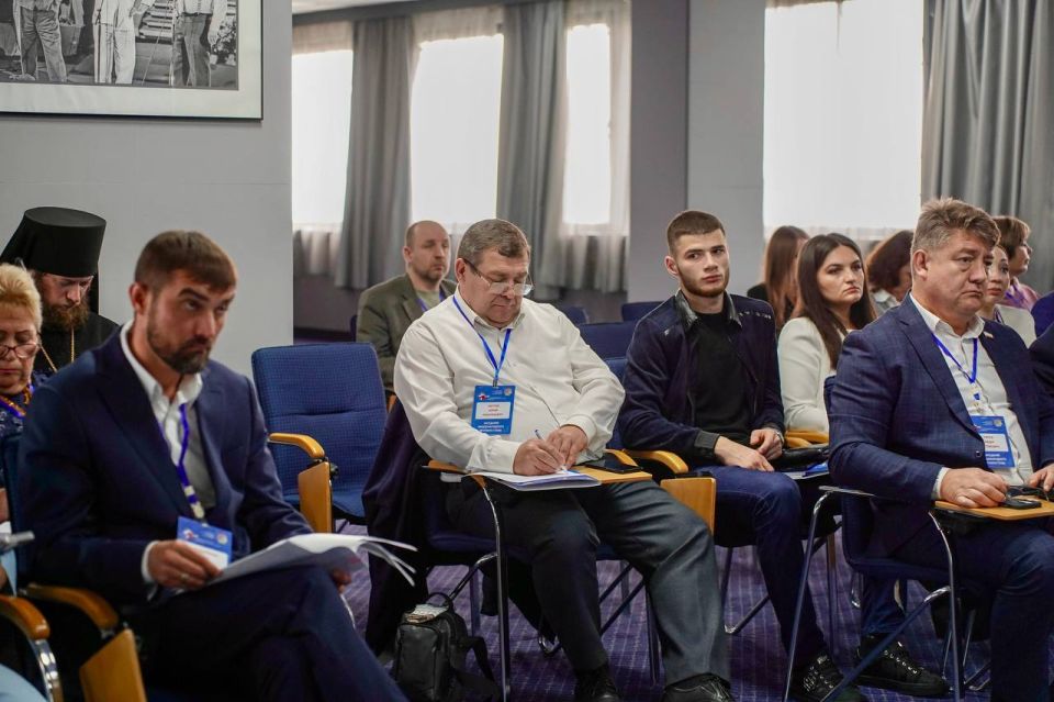 В Ялте состоялся V Международный круглый стол «Развитие связей украинцев Крыма с соотечественниками за рубежом», организованный «Украинской общиной Крыма», при поддержке Госкомнаца республики В Ялте состоялся V Международный круглый стол «Развитие связей украинцев Крыма с соотечественниками за рубежом», организованный «Украинской общиной Крыма», при поддержке Госкомнаца республики