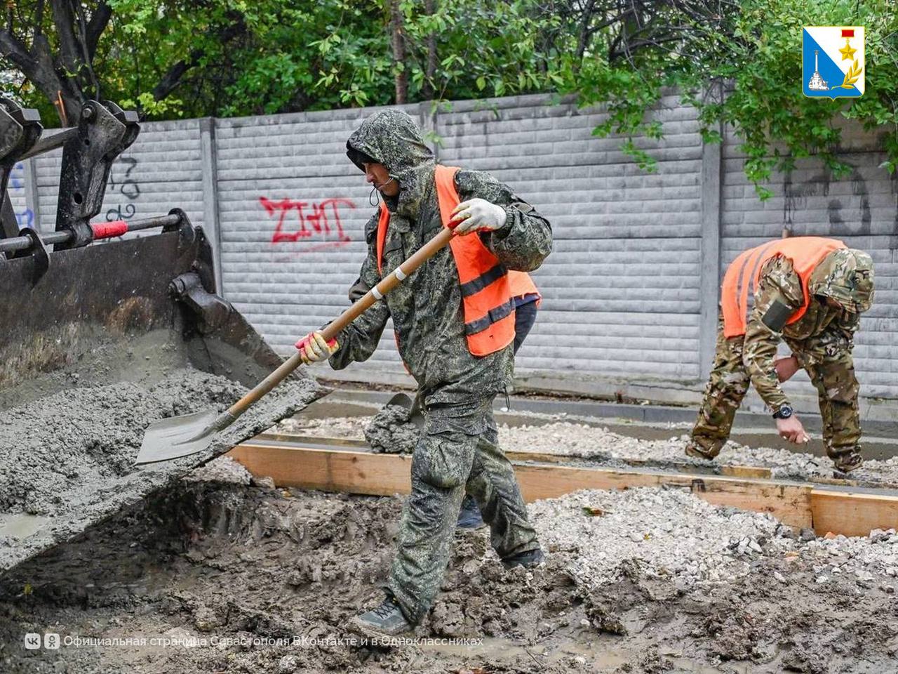 Создаем пешеходные зоны. В районе детского сада №131 на проспекте Октябрьской Революции создают современную и безопасную пешеходную инфраструктуру Создаем пешеходные зоны. В районе детского сада №131 на проспекте Октябрьской Революции создают современную и безопасную пешеходную инфраструктуру