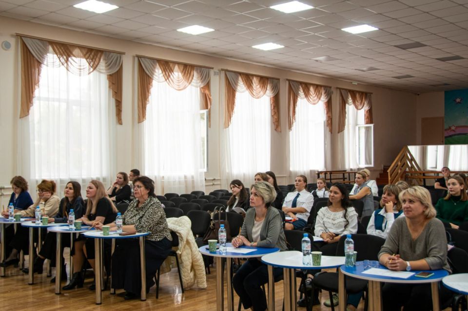 В МБОУ «СОШ №30 имени А.А. Аматуни» состоялась церемония открытия муниципального этапа профессионального педагогического конкурса «Лучший классный руководитель – 2025» В МБОУ «СОШ №30 имени А.А. Аматуни» состоялась церемония открытия муниципального этапа профессионального педагогического конкурса «Лучший классный руководитель – 2025»