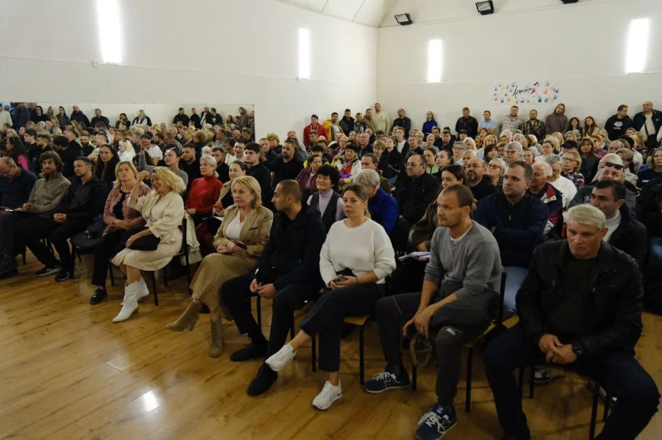 Янина Павленко: Подробней о встрече в Симеизе – накануне провела большое обсуждение благоустройства прибрежной территории с жителями посёлка