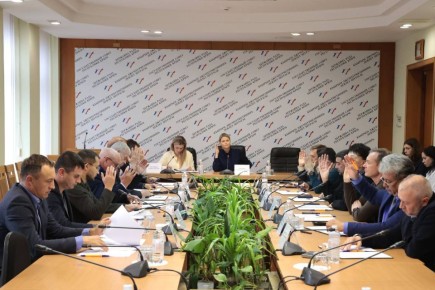 Сегодня, 27 октября 2025 года, состоялось плановое заседание Комитета по имущественным и земельным отношениям