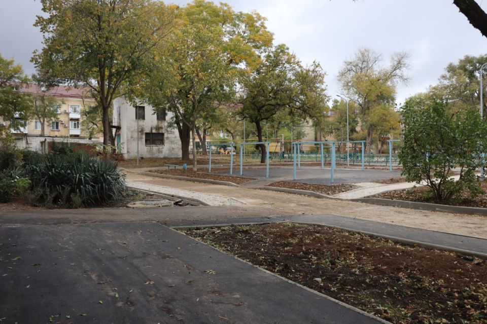 Работы по благоустройству большого двора по ул. Славы, 25/12, 23, 21, Фестивальной, 2, 6, Всесоюзной, 10 вышли на завершающий этап Работы по благоустройству большого двора по ул. Славы, 25/12, 23, 21, Фестивальной, 2, 6, Всесоюзной, 10 вышли на завершающий этап