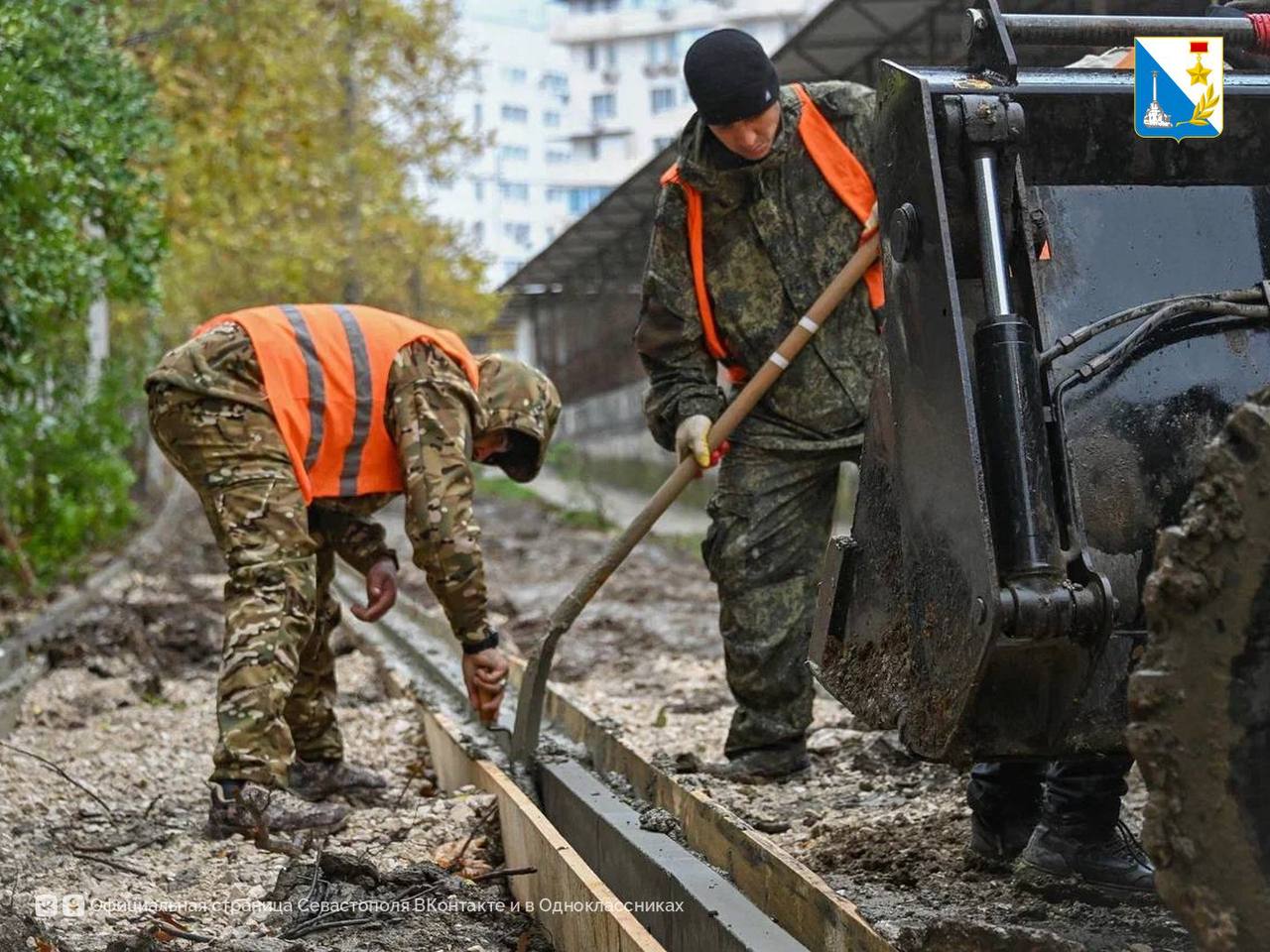 Создаем пешеходные зоны. В районе детского сада №131 на проспекте Октябрьской Революции создают современную и безопасную пешеходную инфраструктуру Создаем пешеходные зоны. В районе детского сада №131 на проспекте Октябрьской Революции создают современную и безопасную пешеходную инфраструктуру