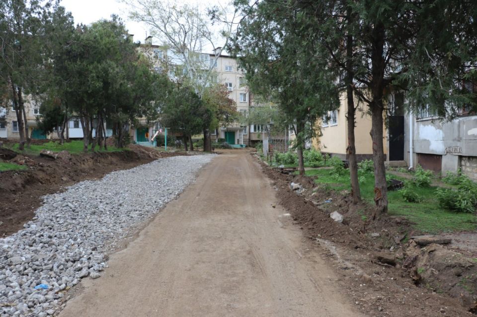 Работы по благоустройству большого двора по ул. Славы, 25/12, 23, 21, Фестивальной, 2, 6, Всесоюзной, 10 вышли на завершающий этап Работы по благоустройству большого двора по ул. Славы, 25/12, 23, 21, Фестивальной, 2, 6, Всесоюзной, 10 вышли на завершающий этап