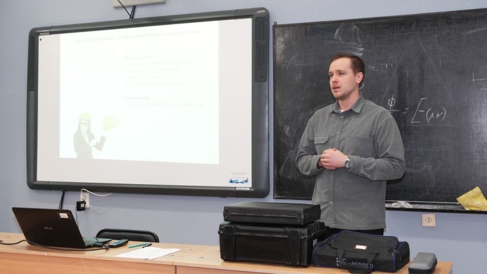 В Крыму продолжаются профориентационные мероприятия для школьников В Крыму продолжаются профориентационные мероприятия для школьников