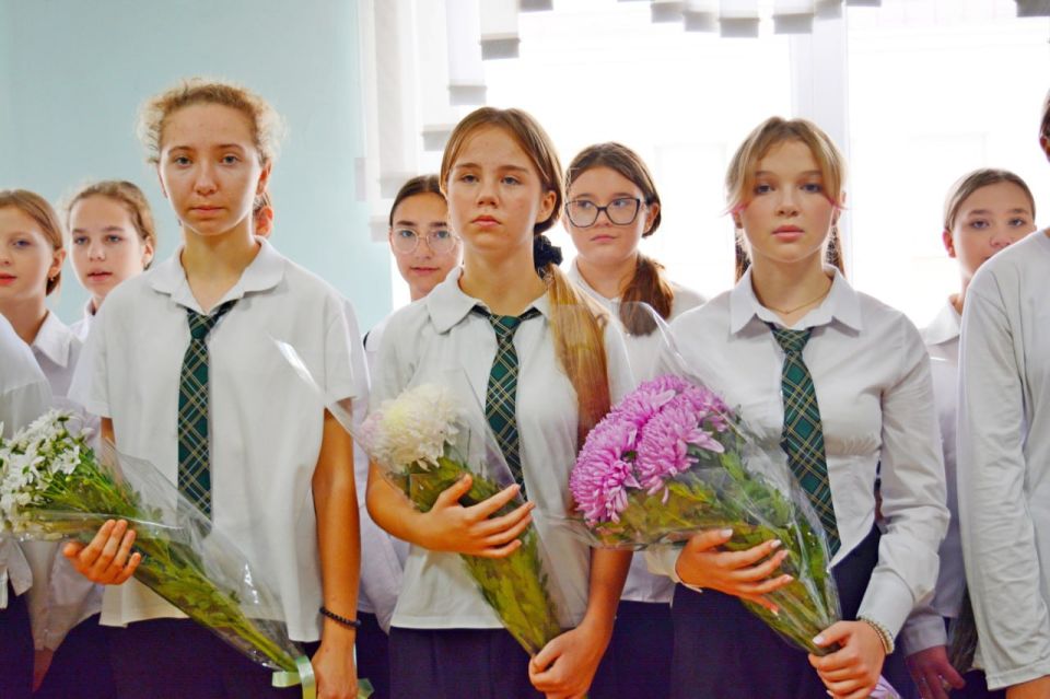 В МБОУ «СОШ № 30 им. А.А. Аматуни» города Симферополя состоялось открытие стендов «Герои России. Участники СВО – крымчане» и «Маршалы Победы Великой Отечественной войны» В МБОУ «СОШ № 30 им. А.А. Аматуни» города Симферополя состоялось открытие стендов «Герои России. Участники СВО – крымчане» и «Маршалы Победы Великой Отечественной войны»