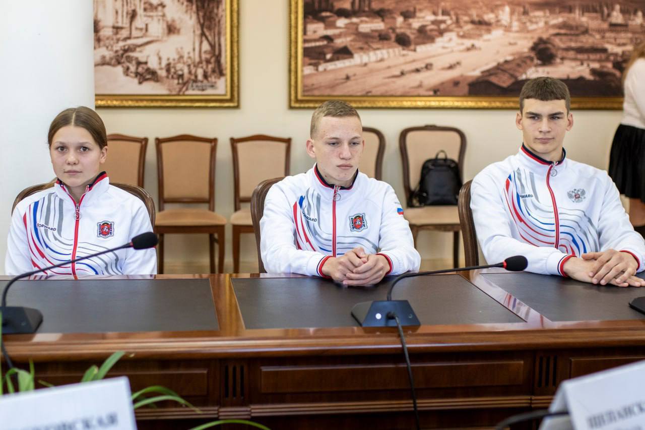 Ольга Торубарова: ЧУЖИХ ДЕТЕЙ НЕ БЫВАЕТ!. Почетный президент плавания Республики Крым, глава администрации г. Симферополь Михаил Афанасьев встретился с воспитанниками Республиканской спортивной школы по плаванию и высоко... Ольга Торубарова: ЧУЖИХ ДЕТЕЙ НЕ БЫВАЕТ!. Почетный президент плавания Республики Крым, глава администрации г. Симферополь Михаил Афанасьев встретился с воспитанниками Республиканской спортивной школы по плаванию и высоко...