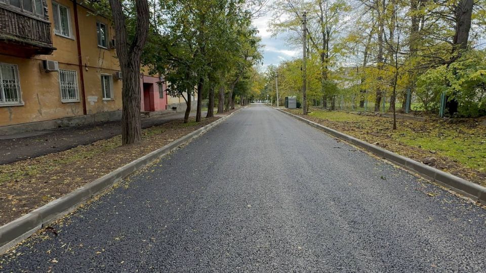 На ул. Голощапова укладывают новый асфальт На ул. Голощапова укладывают новый асфальт