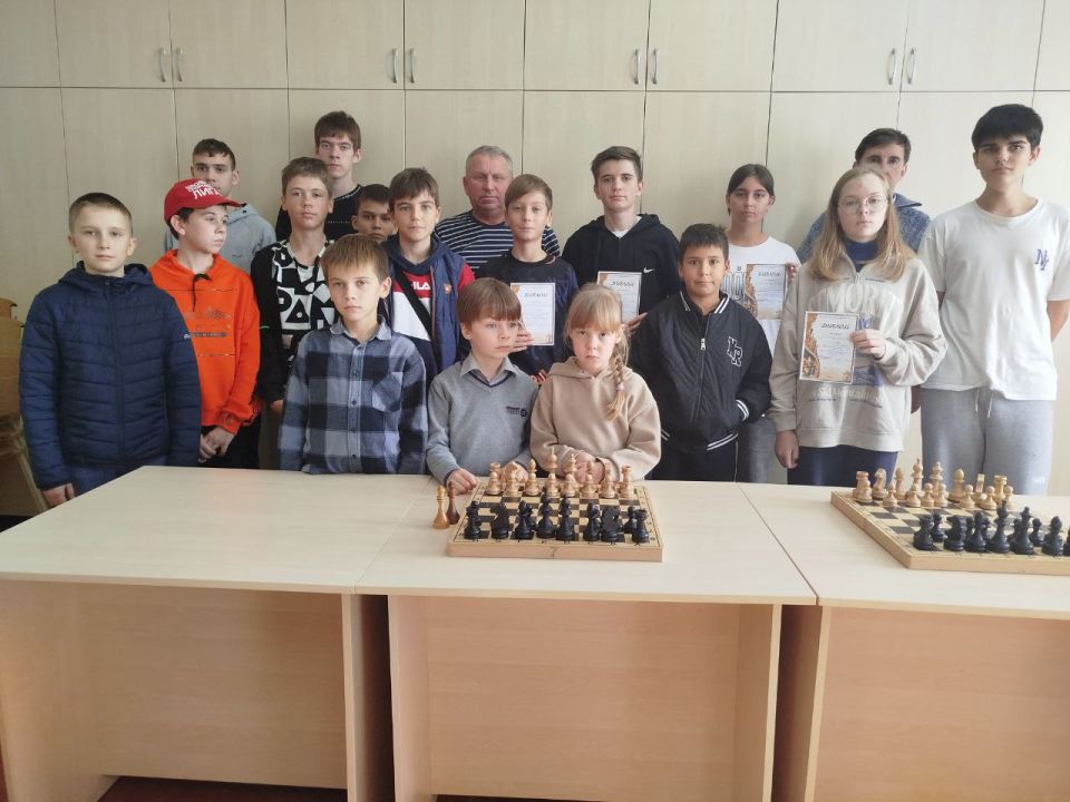 В МБОУ ДОД «Судакский ЦДЮТ» состоялся муниципальный этап региональных соревнований по шахматам среди учащейся молодежи, в котором приняло участие более 60 юных любителей древней игры В МБОУ ДОД «Судакский ЦДЮТ» состоялся муниципальный этап региональных соревнований по шахматам среди учащейся молодежи, в котором приняло участие более 60 юных любителей древней игры