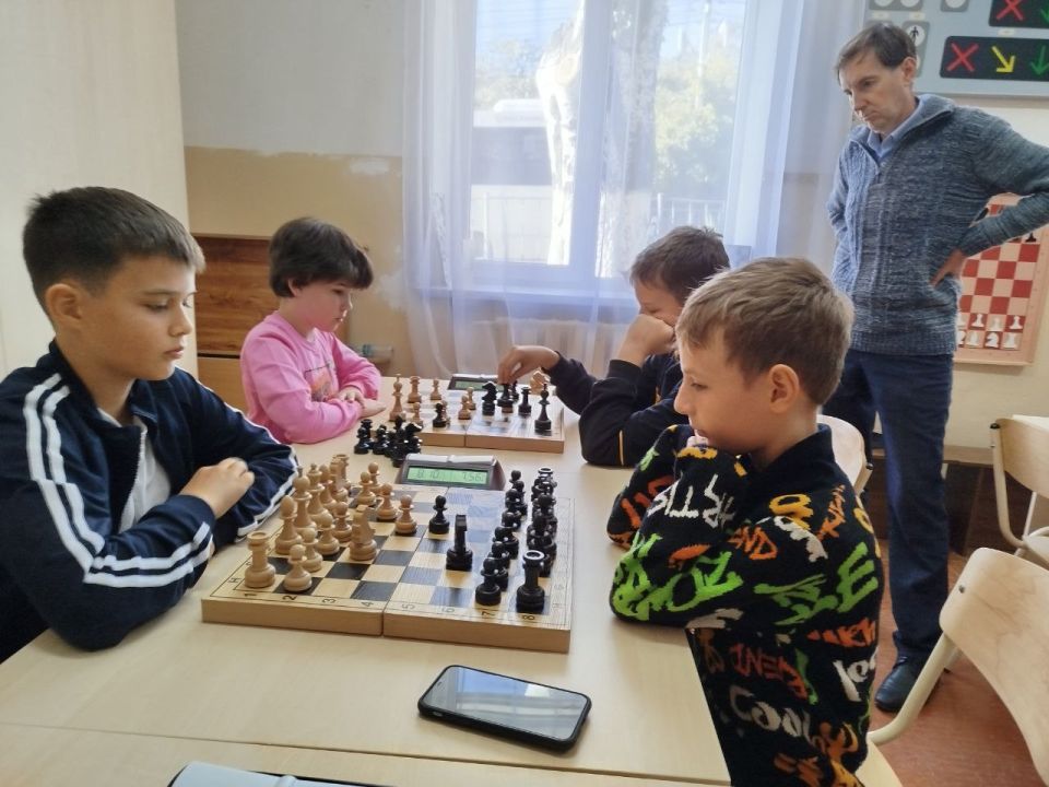 В МБОУ ДОД «Судакский ЦДЮТ» состоялся муниципальный этап региональных соревнований по шахматам среди учащейся молодежи, в котором приняло участие более 60 юных любителей древней игры В МБОУ ДОД «Судакский ЦДЮТ» состоялся муниципальный этап региональных соревнований по шахматам среди учащейся молодежи, в котором приняло участие более 60 юных любителей древней игры