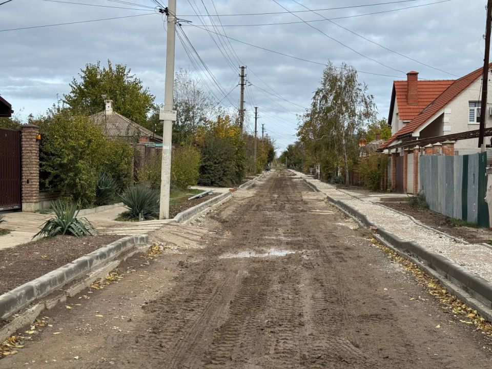 На ул. Голощапова укладывают новый асфальт На ул. Голощапова укладывают новый асфальт