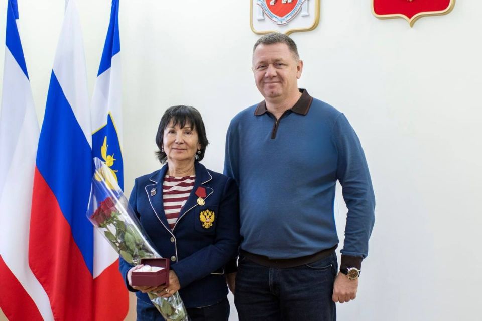 Ольга Торубарова: ЧУЖИХ ДЕТЕЙ НЕ БЫВАЕТ!. Почетный президент плавания Республики Крым, глава администрации г. Симферополь Михаил Афанасьев встретился с воспитанниками Республиканской спортивной школы по плаванию и высоко... Ольга Торубарова: ЧУЖИХ ДЕТЕЙ НЕ БЫВАЕТ!. Почетный президент плавания Республики Крым, глава администрации г. Симферополь Михаил Афанасьев встретился с воспитанниками Республиканской спортивной школы по плаванию и высоко...