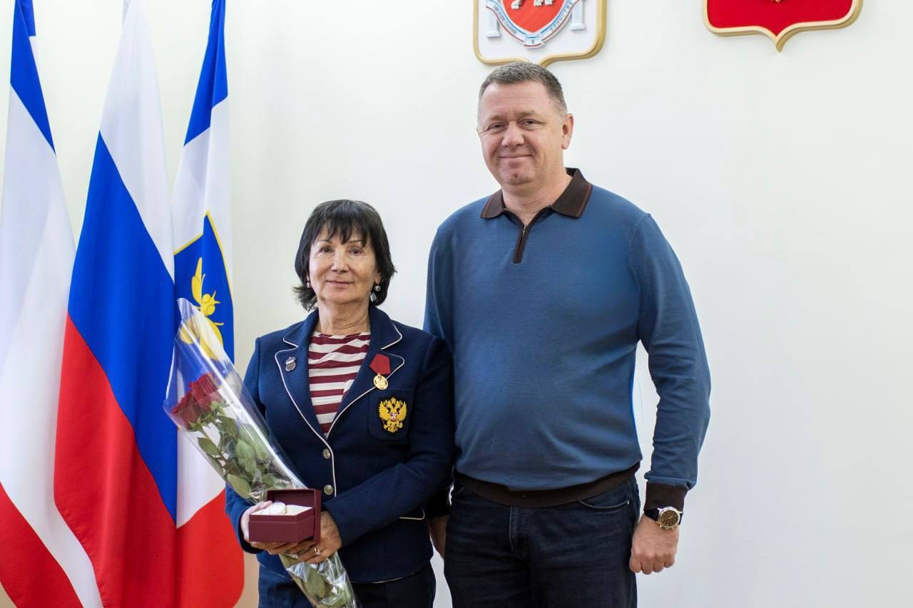 Ольга Торубарова: ЧУЖИХ ДЕТЕЙ НЕ БЫВАЕТ!. Почетный президент плавания Республики Крым, глава администрации г. Симферополь Михаил Афанасьев встретился с воспитанниками Республиканской спортивной школы по плаванию и высоко... Ольга Торубарова: ЧУЖИХ ДЕТЕЙ НЕ БЫВАЕТ!. Почетный президент плавания Республики Крым, глава администрации г. Симферополь Михаил Афанасьев встретился с воспитанниками Республиканской спортивной школы по плаванию и высоко...