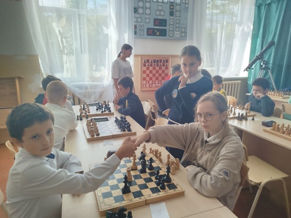 В МБОУ ДОД «Судакский ЦДЮТ» состоялся муниципальный этап региональных соревнований по шахматам среди учащейся молодежи, в котором приняло участие более 60 юных любителей древней игры В МБОУ ДОД «Судакский ЦДЮТ» состоялся муниципальный этап региональных соревнований по шахматам среди учащейся молодежи, в котором приняло участие более 60 юных любителей древней игры