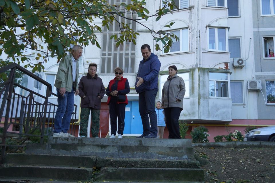 Глава администрации Керчи Олег Каторгин встретился с жителями района Верхнего Солнечного, на территории которого стартовало комплексное благоустройство Глава администрации Керчи Олег Каторгин встретился с жителями района Верхнего Солнечного, на территории которого стартовало комплексное благоустройство