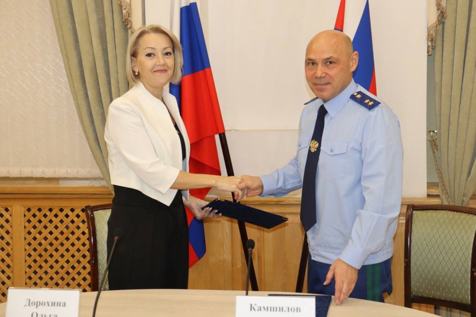 Прокурор Крыма и руководитель Комитета семей воинов отечества Республики Крым подписали соглашение о сотрудничестве