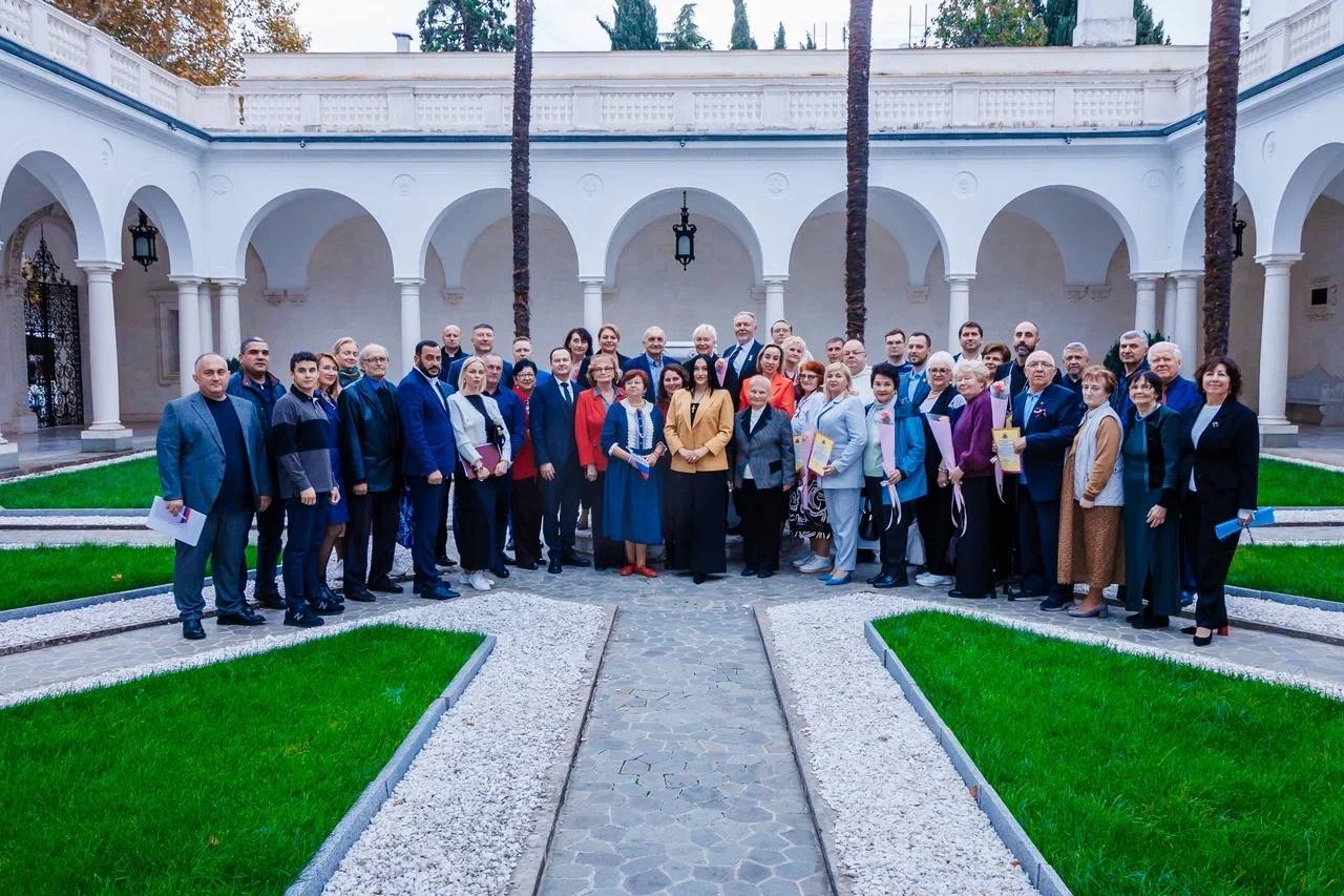 28 октября по приглашению Ялтинской администрации, как член Общественной палаты принял участие в совместном заседании Совета по межнациональным и межконфессиональным отношениям при главе администрации города Ялта и... 28 октября по приглашению Ялтинской администрации, как член Общественной палаты принял участие в совместном заседании Совета по межнациональным и межконфессиональным отношениям при главе администрации города Ялта и...