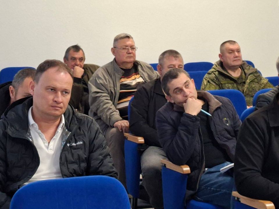 Антон Кравец: Под руководством председателя районного совета Дмитрия Мильгевского и первого заместителя главы администрации района Ольги Шпак состоялось совещание по вопросу проведения экологической Акции "Чистый Крым" Антон Кравец: Под руководством председателя районного совета Дмитрия Мильгевского и первого заместителя главы администрации района Ольги Шпак состоялось совещание по вопросу проведения экологической Акции "Чистый Крым"