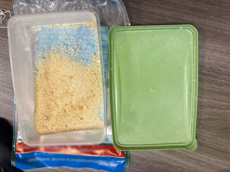 В Симферополе полицейские предотвратили сбыт крупной партии наркотических веществ