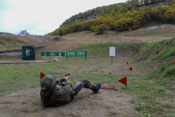 Испытания на право ношения крапового берета завершились в Южном округе Росгвардии Испытания на право ношения крапового берета завершились в Южном округе Росгвардии