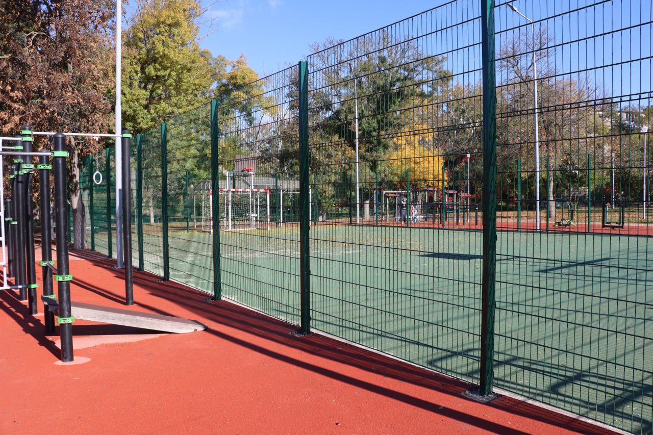 В Керчи обновляют спортивные площадки В Керчи обновляют спортивные площадки