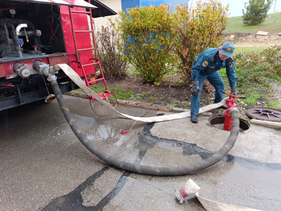 Сотрудники 5 пожарно-спасательного отряда ликвидировали условный огонь Сотрудники 5 пожарно-спасательного отряда ликвидировали условный огонь