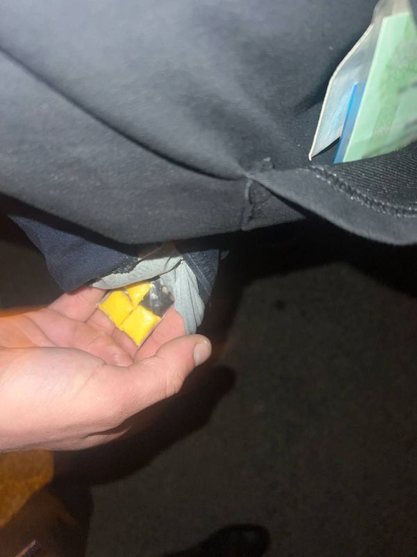 В Симферополе полицейские предотвратили сбыт крупной партии наркотических веществ В Симферополе полицейские предотвратили сбыт крупной партии наркотических веществ