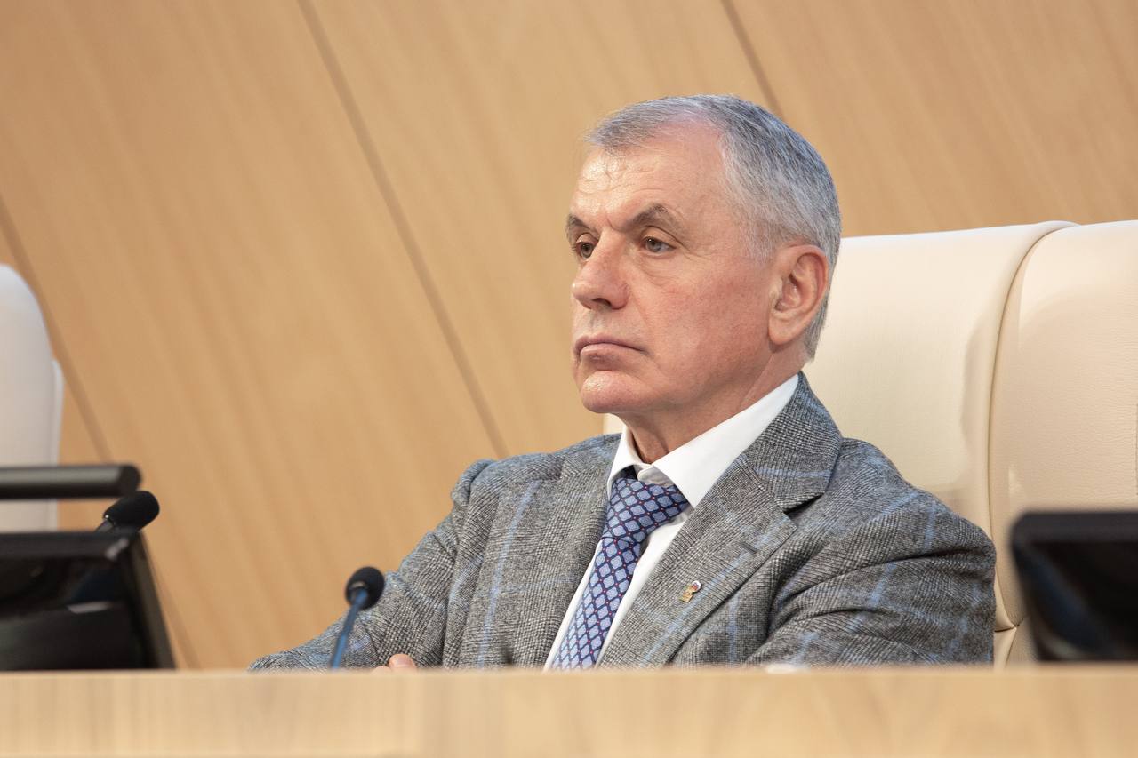 В первом чтении приняты изменения в Конституцию Республики Крым