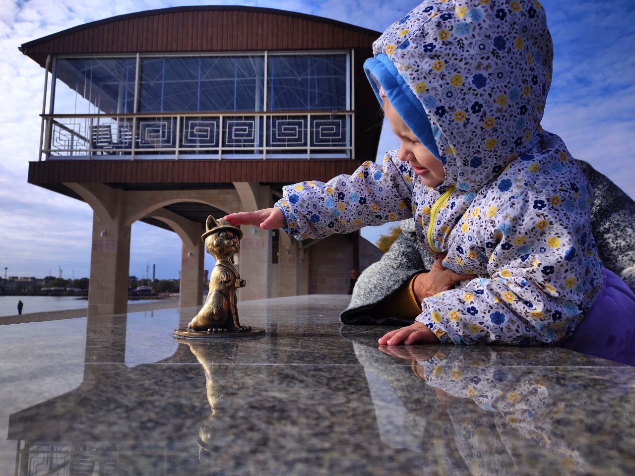 В исторической части Евпатории установили бронзовые фигурки: каждая символизирует ту или иную культурную традицию