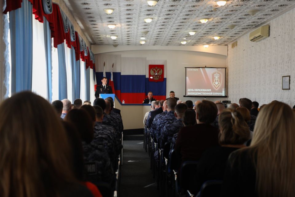 Подразделения вневедомственной охраны Росгвардии отметили профессиональный праздник в Крыму Подразделения вневедомственной охраны Росгвардии отметили профессиональный праздник в Крыму