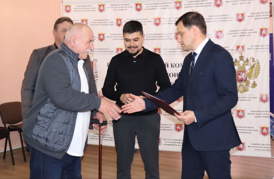 7 семей из числа реабилитированных народов получили ключи от долгожданных квартир 7 семей из числа реабилитированных народов получили ключи от долгожданных квартир