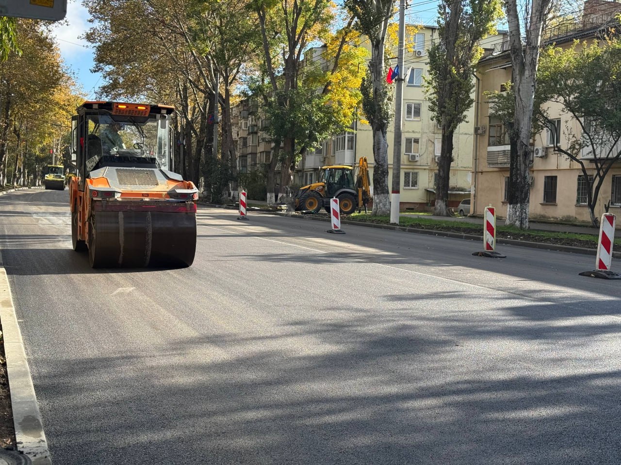 В Керчи продолжаются работы по обновлению центральных дорог В Керчи продолжаются работы по обновлению центральных дорог