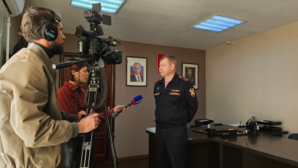 Журналистам телеканала «Вести. Севастополь» рассказали о служебных буднях сотрудников вневедомственной охраны Росгвардии Журналистам телеканала «Вести. Севастополь» рассказали о служебных буднях сотрудников вневедомственной охраны Росгвардии