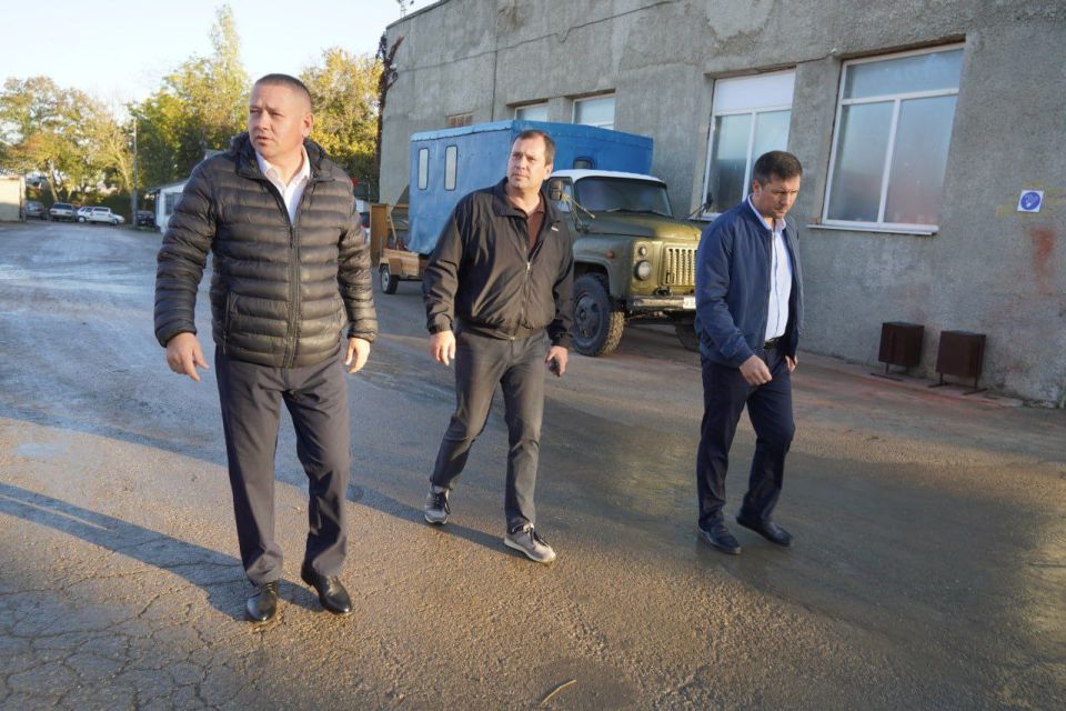 Глава администрации Керчи Олег Каторгин посетил Керченский филиал предприятия «Крымавтодор», чтобы лично оценить готовность городского дорожного комплекса к предстоящему зимнему сезону Глава администрации Керчи Олег Каторгин посетил Керченский филиал предприятия «Крымавтодор», чтобы лично оценить готовность городского дорожного комплекса к предстоящему зимнему сезону