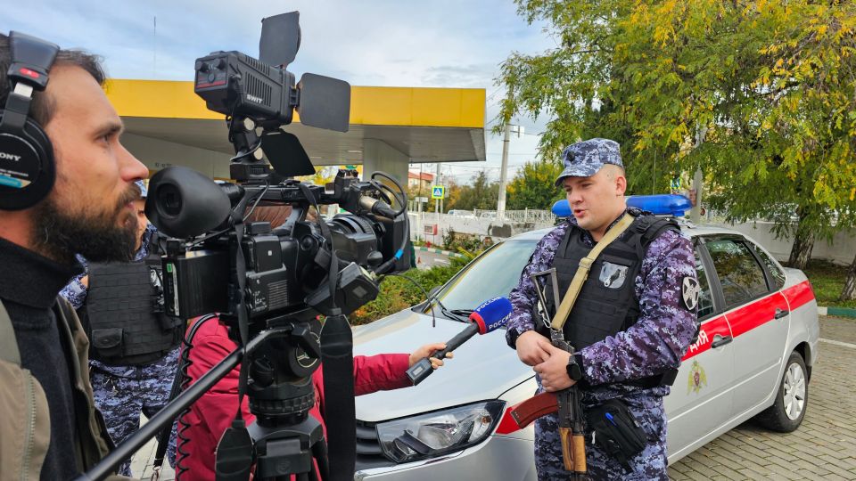 Журналистам телеканала «Вести. Севастополь» рассказали о служебных буднях сотрудников вневедомственной охраны Росгвардии