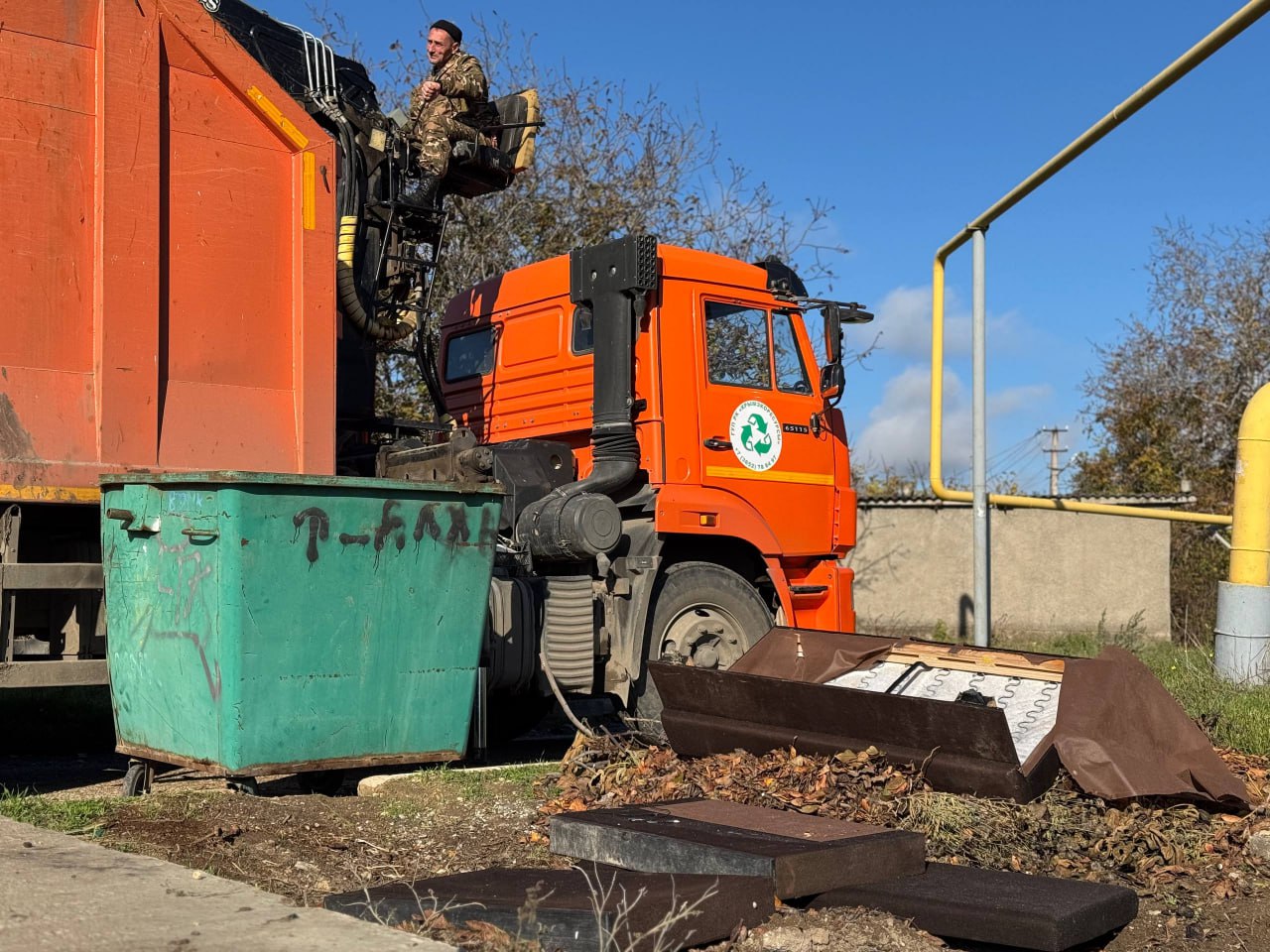 В Керчи продолжается плановая работа по ликвидации несанкционированных свалок В Керчи продолжается плановая работа по ликвидации несанкционированных свалок