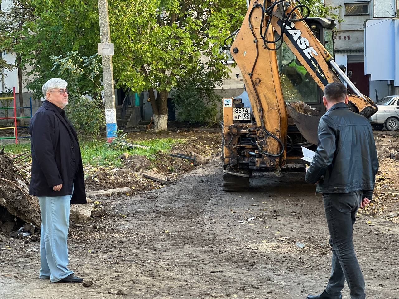 «На сегодняшний день рабочие завершили демонтаж старого бордюрного камня и приступили к установке нового. Следующий этап – благоустройство территорий, асфальтирование пешеходных зон и дорожного полотна», – Игорь Ивин «На сегодняшний день рабочие завершили демонтаж старого бордюрного камня и приступили к установке нового. Следующий этап – благоустройство территорий, асфальтирование пешеходных зон и дорожного полотна», – Игорь Ивин
