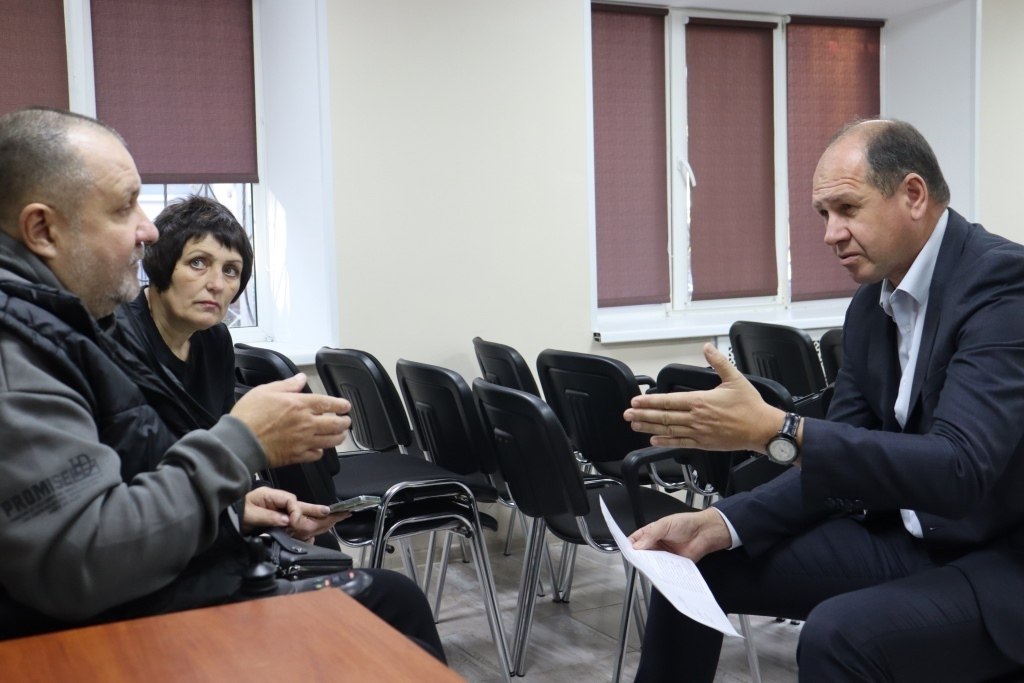 29 октября, с 10.00 по 16.00 часов, в преддверии Дня народного единства в администрации Сакского района проходил Общерегиональный день приема граждан.За содействием в решении вопросов к главе администрации Сакского района... 29 октября, с 10.00 по 16.00 часов, в преддверии Дня народного единства в администрации Сакского района проходил Общерегиональный день приема граждан.За содействием в решении вопросов к главе администрации Сакского района...