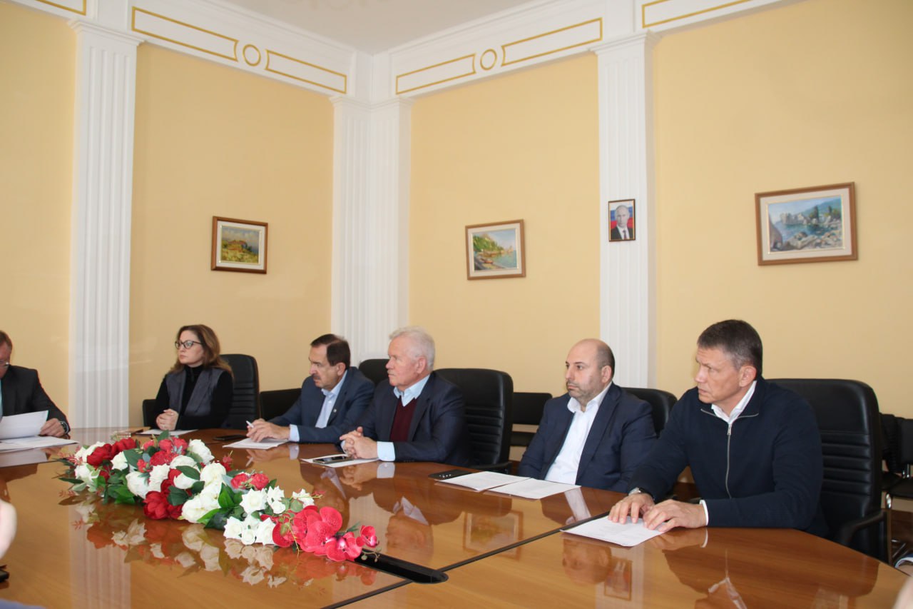 Общественная палата Крыма предложила новые меры поддержки медработников Общественная палата Крыма предложила новые меры поддержки медработников