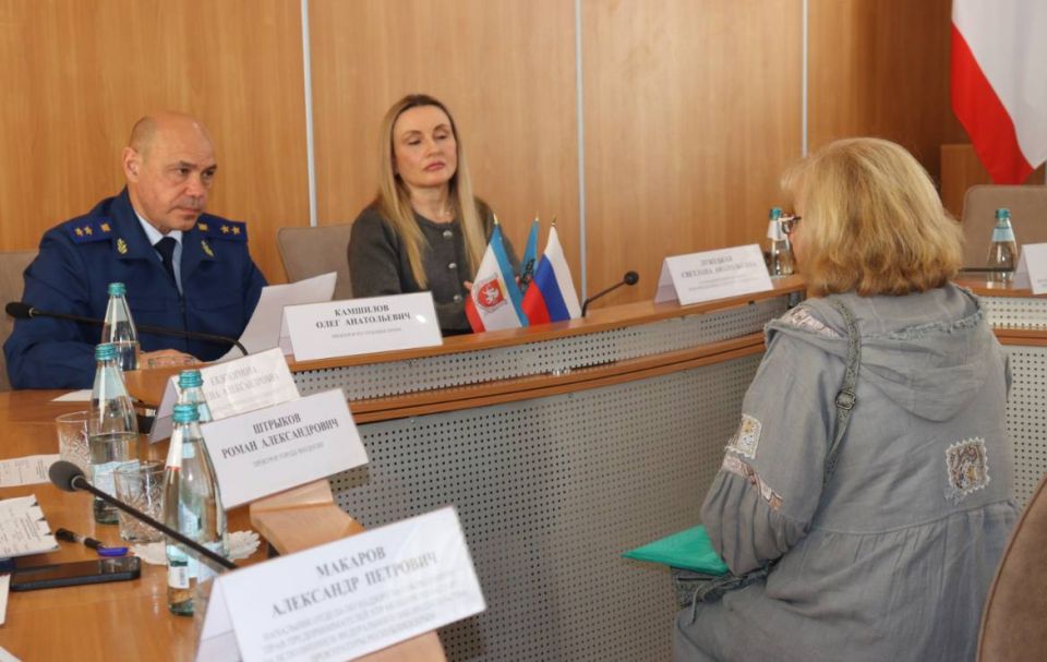 Прошла встреча прокурора Крыма Олега Камшилова с представителями бизнеса в Феодосии Прошла встреча прокурора Крыма Олега Камшилова с представителями бизнеса в Феодосии